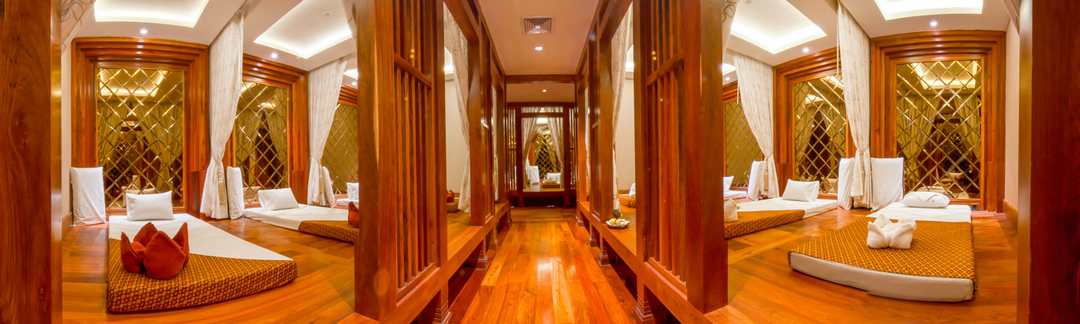 Phòng spa cùng nội thất gỗ quý tộc 