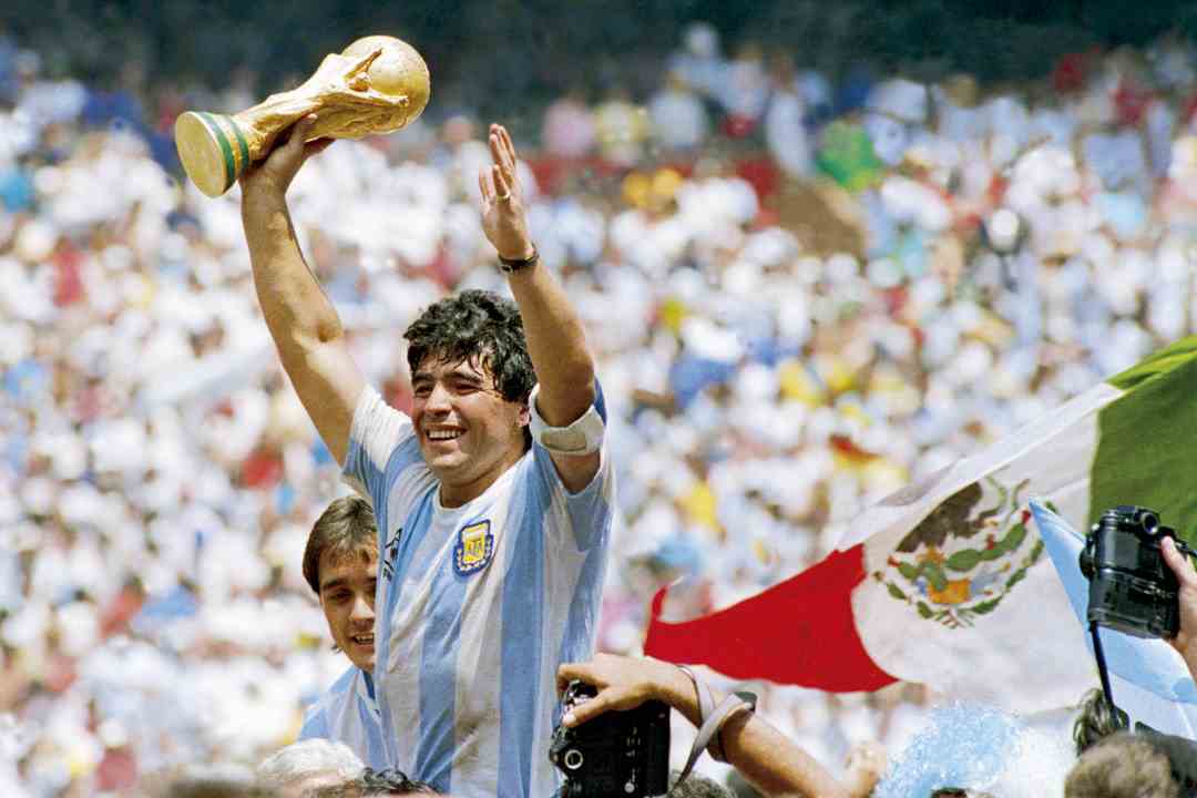 Diego Maradona là cái tên nổi nhất trong làng túc cầu Nam Mỹ